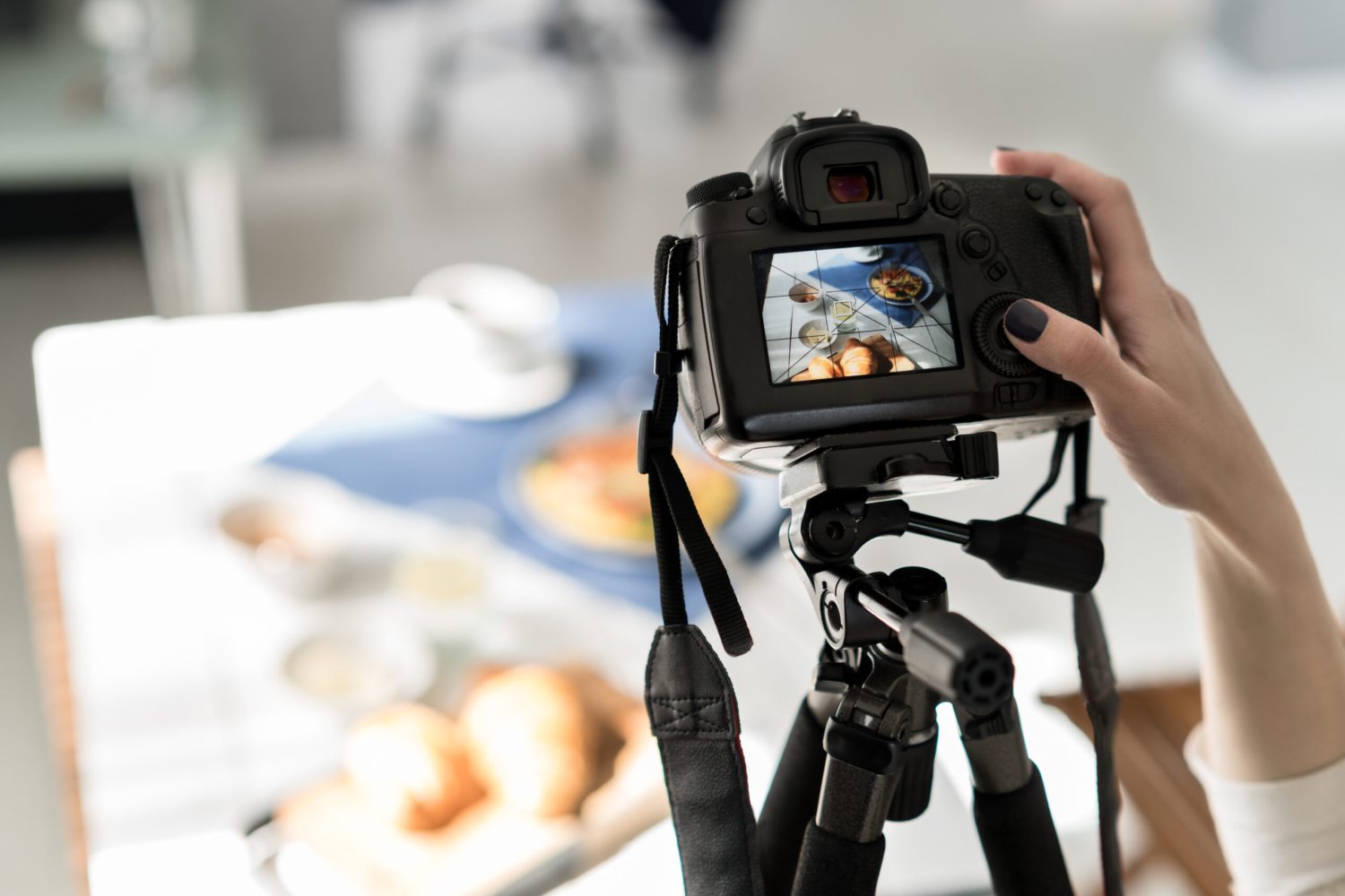 close-up-hand-holding-camera